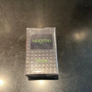 Valentino green stravaganza 50ml - Tja säljer denna oöppnade valentino born in Roma green stravaganza, perfekt nu till våren/sommaren. Bara höra av sig vid eventuella frågor!