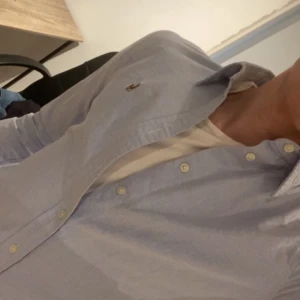 Ralph Lauren Skjorta - Riktigt fet raffe skjorta perfekt för sommaren som jag säljer till banger pris. Nypris runt 2000. Vid frågor är de bara att skriva 