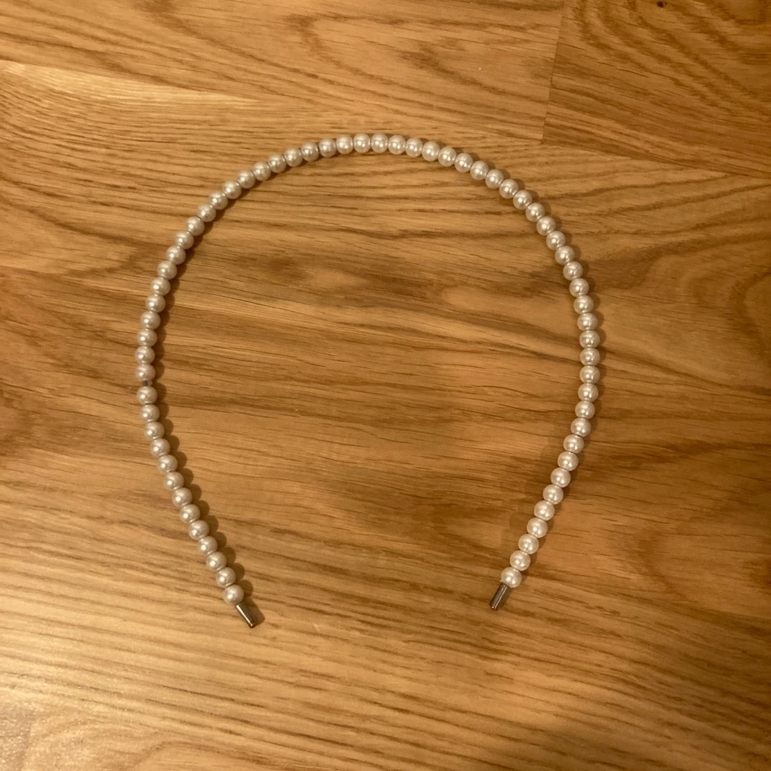 Simple white pearl headband 