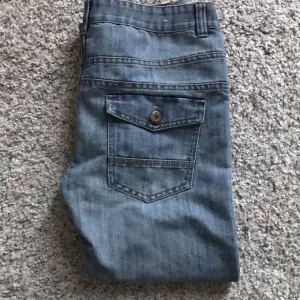 ⛔Feta bootcut jeans passar som trueys ⛔ 9/10 condition ⛔ Storlek 32 ⛔ Dma för mer info/bilder ⛔