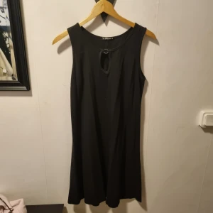 Klänning  - Aldrig använd. Storlek M