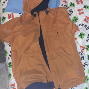 Ovanlig vintage Burton jacka  - Mycket ovanlig Burton jacka från 90 talet fås även med en överraskning vid köp 🤗 Mvh Jonathan 