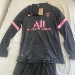 Psg tracksuit - Helt nytt psg tracksuit 