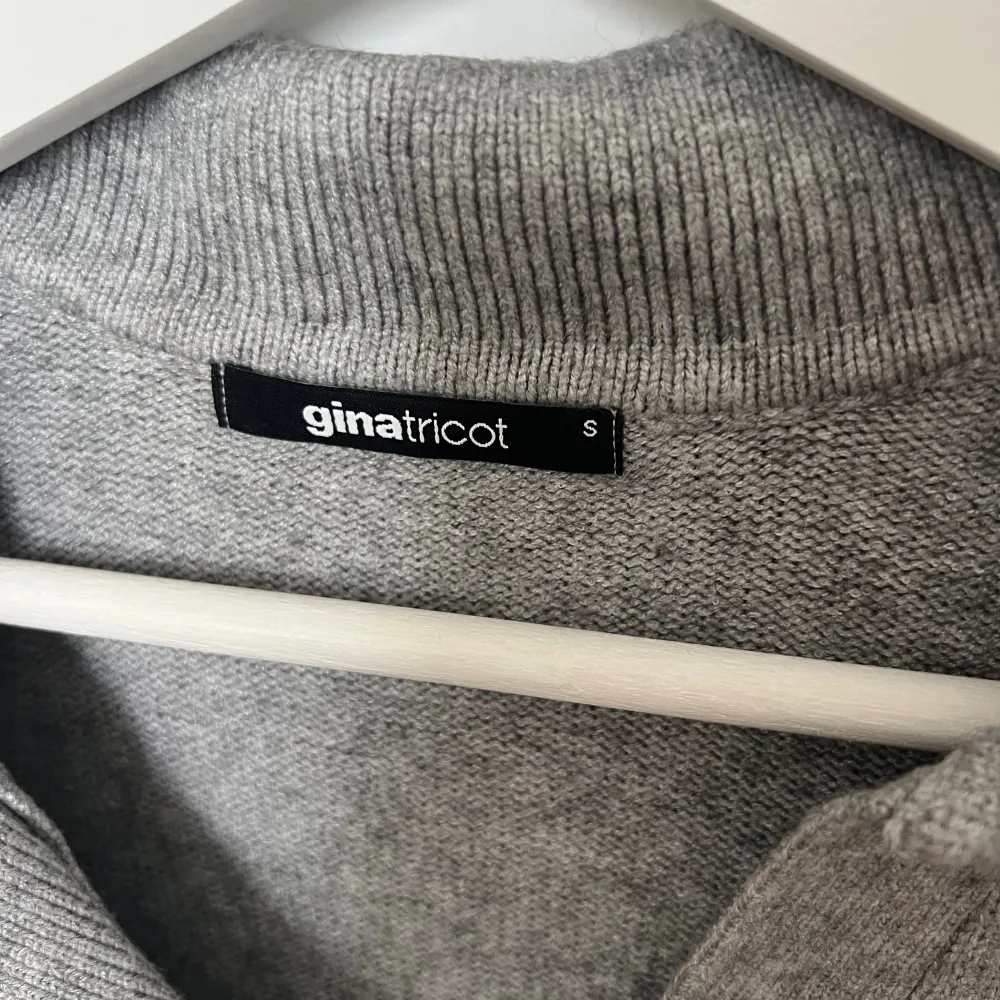 Stickad tröja ifrån ginatricot, säljer för 150 kr! Storlek S🌼. Tröjor & Koftor.