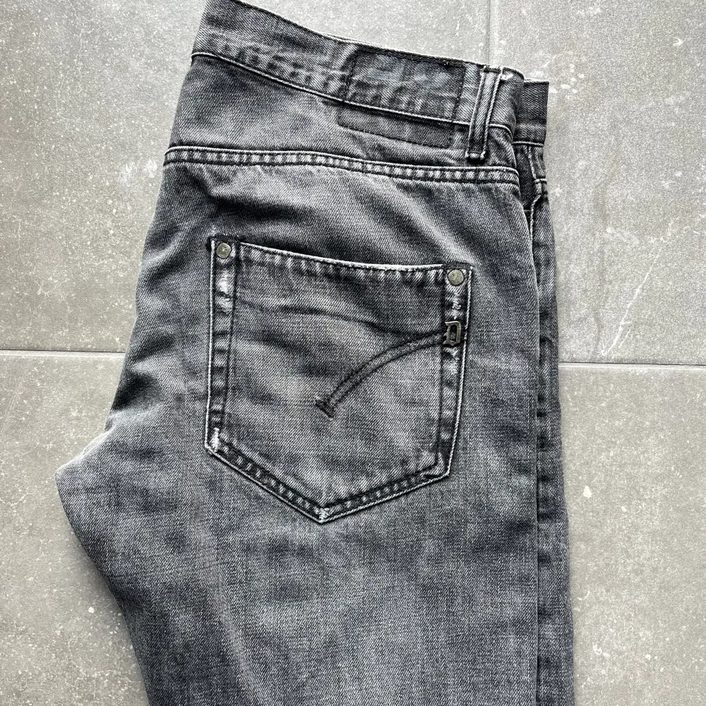 Tja säljer dessa dondup jeans med fet fade, cond 9/10. Jeans & Byxor.