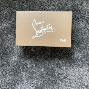 Lobbs ( kartong )  - De tar bara plats men vill inte slänga så säljer de, pris kan diskuteras! 