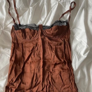 Nattlinne  - Helt oanvänt från NAKD.   Gick inte att fylla i men storleken är S. 