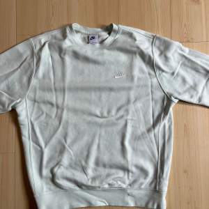 Nike sweatshirt i storlek M, mycket sparsamt använd cond 8/10