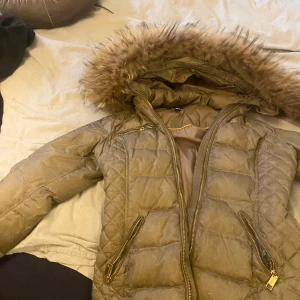 Jacka - Så härlig jacka har tvättat den så lite fläckar man inget som syns 