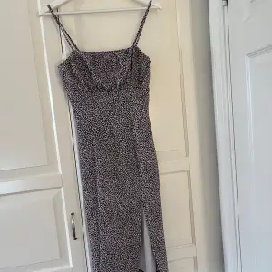 En fin sommarklänning från H&M💕 Storlek Small