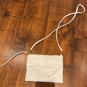 Väska - Vit väska. 