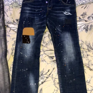 Dsq2 Jeans - Säljer de eftersom jag bytt stil! Storlek 50 och riktigt skön passform