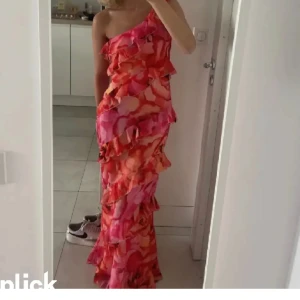 Långklänning  - Jätte fin långklänning Skulle säga att den passar st xs-m. Köp direkt eller ge pris förslag💕