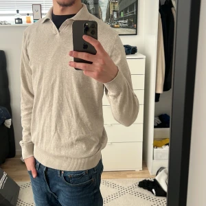 Dressman tröja  - Perfekt för sommaren, nyskick aldrig använt då den är lite för stor för mig, jag är 180 väger 70. M passar L också 