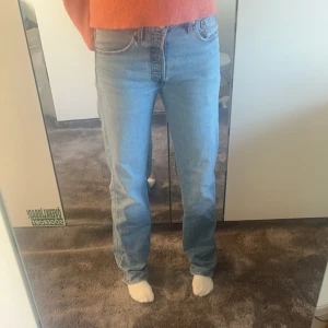 Livi’s jeans 501  - Väldigt bra skick. Jätte fina men andvänder nästan aldrig dom efter som att dom inte riktigt är min stil.✌️😜