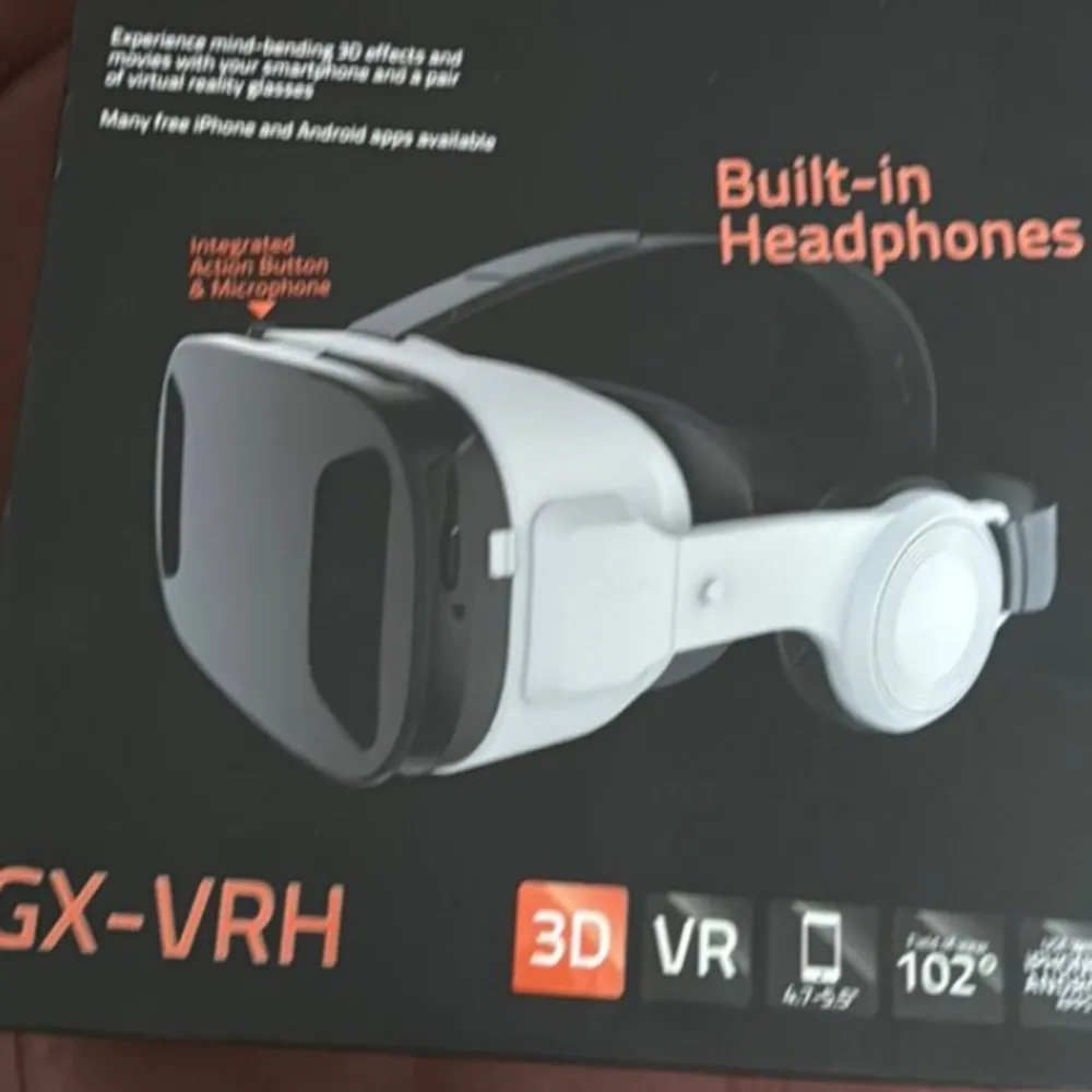 VR-glasögon för smartphone Nytt. Upplev häftiga 3D-effekter och filmer med hjälp av din smartphone  Ladda ner 3D-filmer, spel och annan underhållning i din mobil. Placera den sedan i VR-headsetet passar till alla smartphones  Kan skickas . Övrigt.