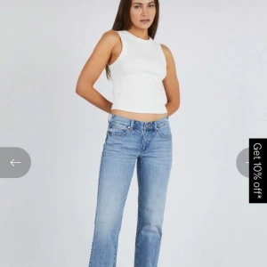 Lågmidjade jeans  - Jättefina jeans från A-brand🙌🏻 Dem är knappt använda! Lågmidjade, sitter jätte bra i midjan💗(Liknar ltb jeansen) Nypris 999kr. Kontakta vid funderingar ☺️ köparen står för frakten!!