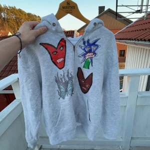 Abundant brands hoodie - Zip hoodie från abundant i bra skick!