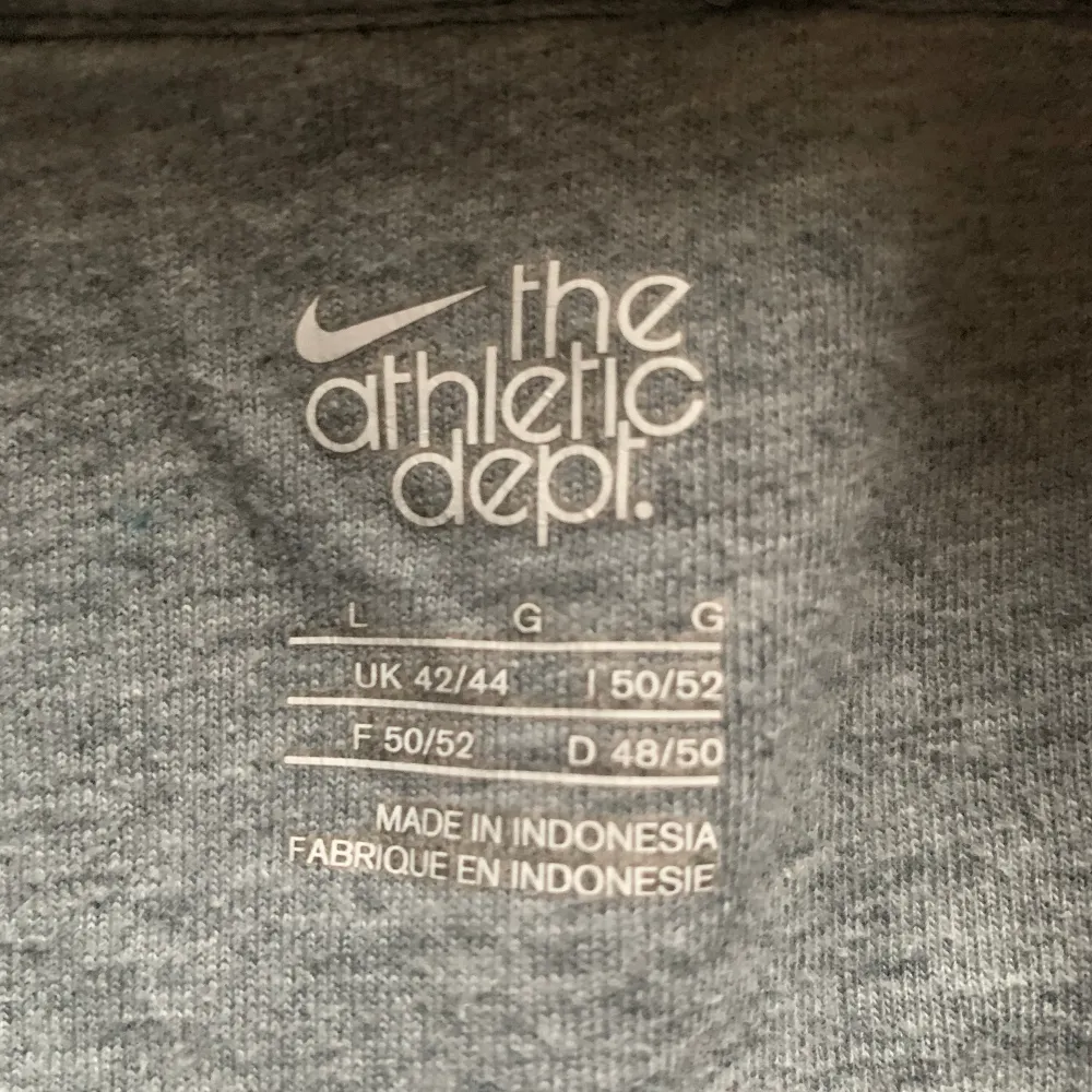 Svart retro Nike hoodie ⚫️ Skick 9/10 ⚫️ . Hoodies.