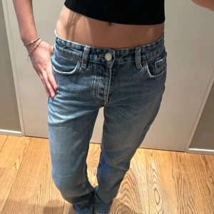 Zara jeans  - Dessa super snygga raka zara jeansen i stl 34 men passar även 36