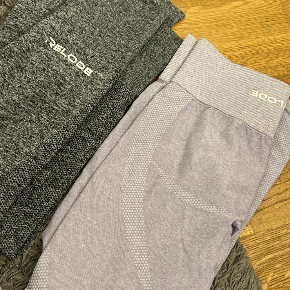 Säljer dessa jätte fina tränings tights från relode. Nyskick! Styck 75kr båda tillsammans 110kr!. Farkut & Housut.