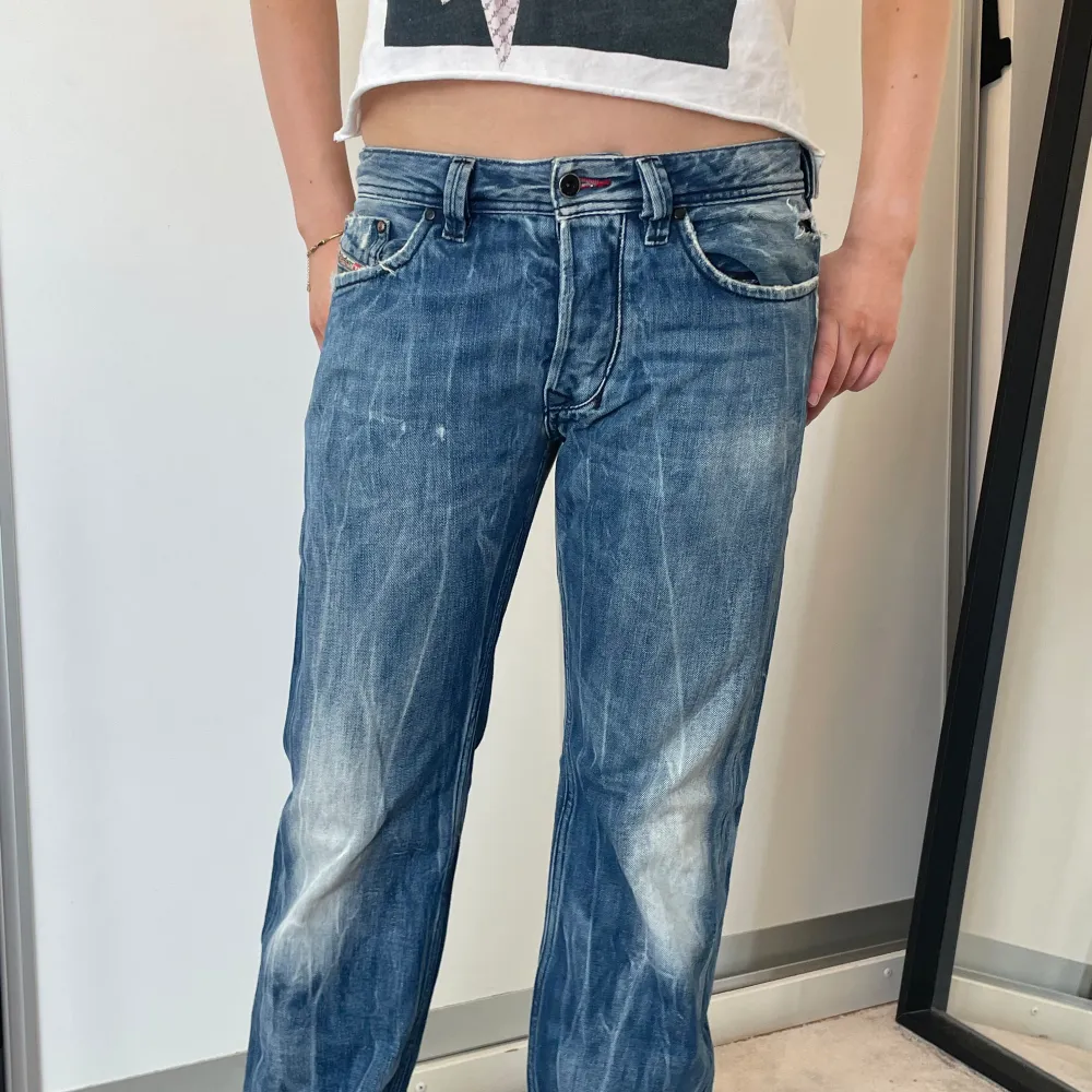 Säljer skit coola jeans!! Som e för små tyvärr . Jeans & Byxor.