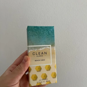 CLEAN parfym  - -Beach vibes, OBS! Helt ny endast testad.  Det är inte min typ av parfym, luktar dock väldigt fräscht och sött perfekt till sommarn!!🌸