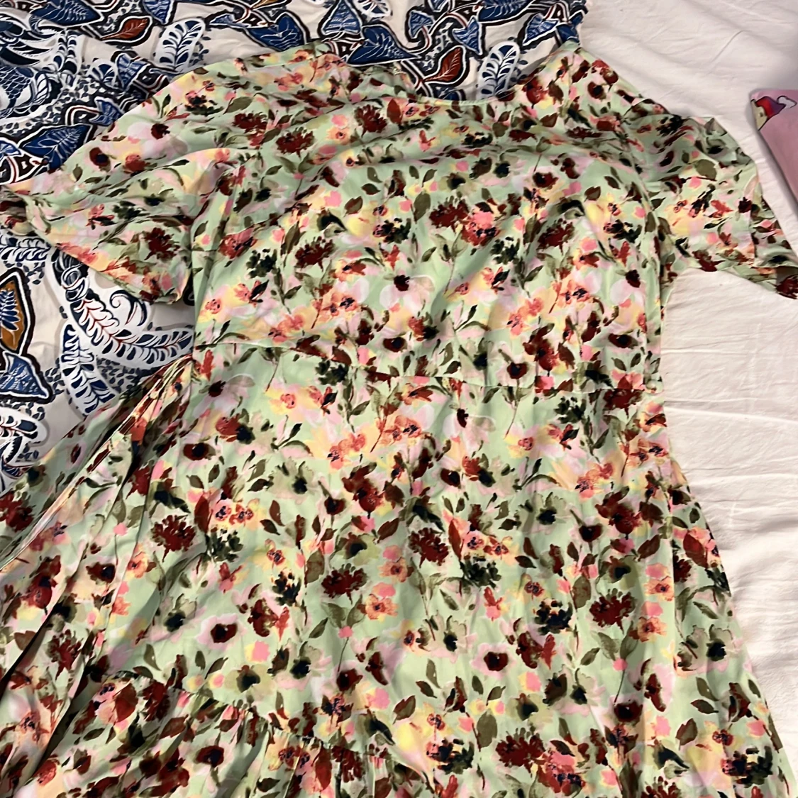 blomrig klänning med snöre