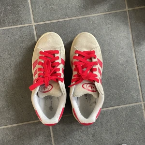 Adidas campus😋😋 - Säljer mina Adidas campus, dom är inte så använda men det går att rengöra 👍 900kr är minst 