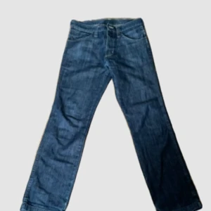 Jeans - Första bilden blev inte så bra😭👍 aja wrangler byxor iallafall. Köpte men använder inte. Dem är i bra skick. Klicka gärna på KÖP NU om du vill. Kan skicka fler bilder om du vill❤️
