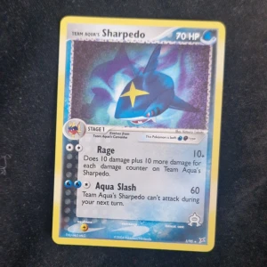 Sharpedo  - Rare holo 5/95  Skickas i sleeve och top holder 