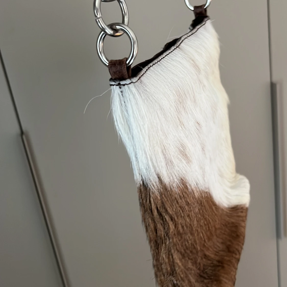 Gullig handväska i koskinn - 92