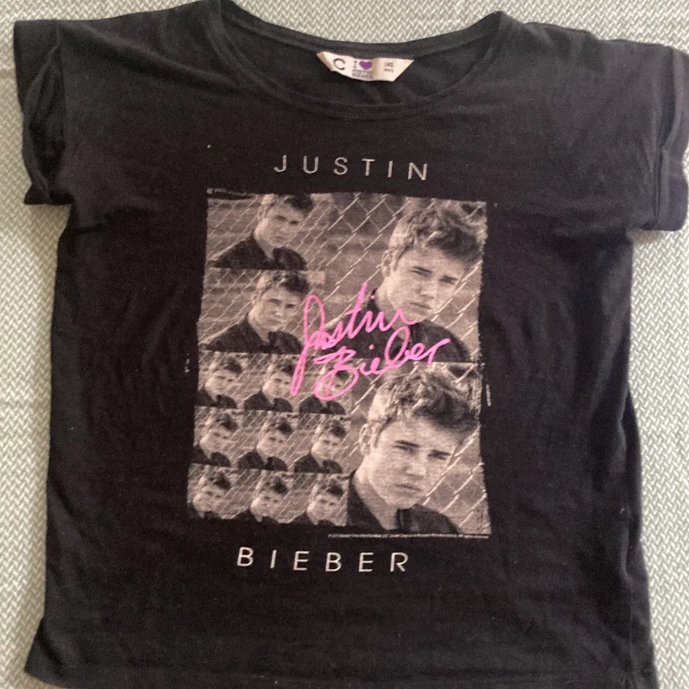 ”I love Justin bieber” tröja. Passar många storlekar både barn och äldre beroende på storlek och preferenser😁💕💕. T-shirts.