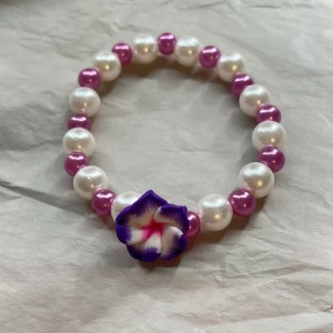 💜💜💜 - Egengjort armband💜tråden är stretchig så de passar dom allra flesta 