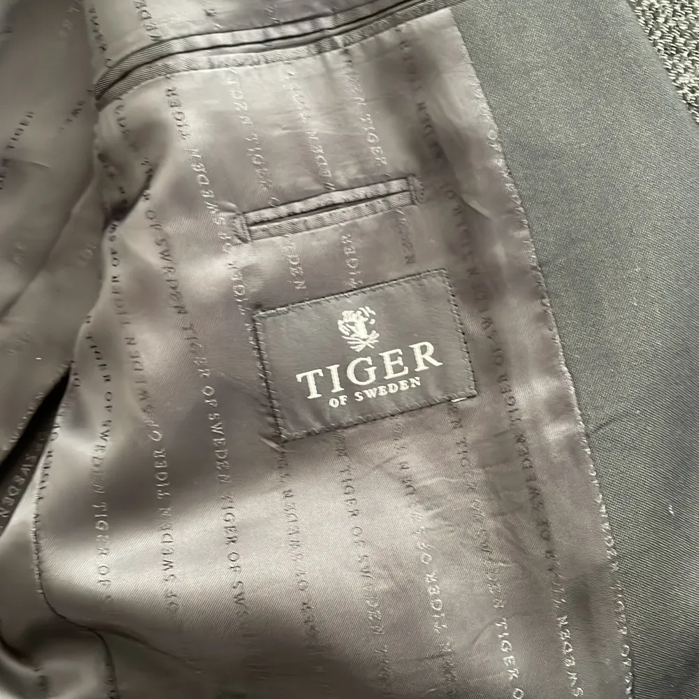 Tiger of Sweden knappt använd ett set mycket fint . Jeans & Byxor.