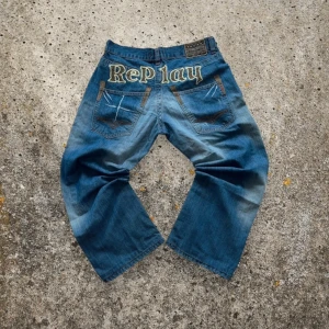 Replay vintage jeans  - Bra skick  För mer bilder/frågor kom Privat W - 41 cm  L - 92 cm  