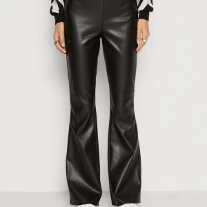 Skinnbyxor  - Jätte fina byxor köpte på zalando av märket Noisy May❤️Helt oanvända