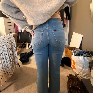 Blå jeans  - Super fina jeans köpta för 2 år sedan. Andvända fåtal gånger. 💓💓