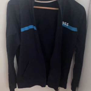 Hugo boss tröja - Säljer denna tröjan. Knappt använd pris kan diskuteras.