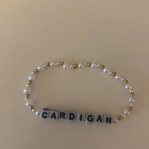 Cardigan armband - Väldigt fint