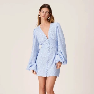 Adoore klänning - Helt ny, endast testad då jag beställde två storlekar och sedan glömde att skicka tillbaka. Har kvitto osv! 