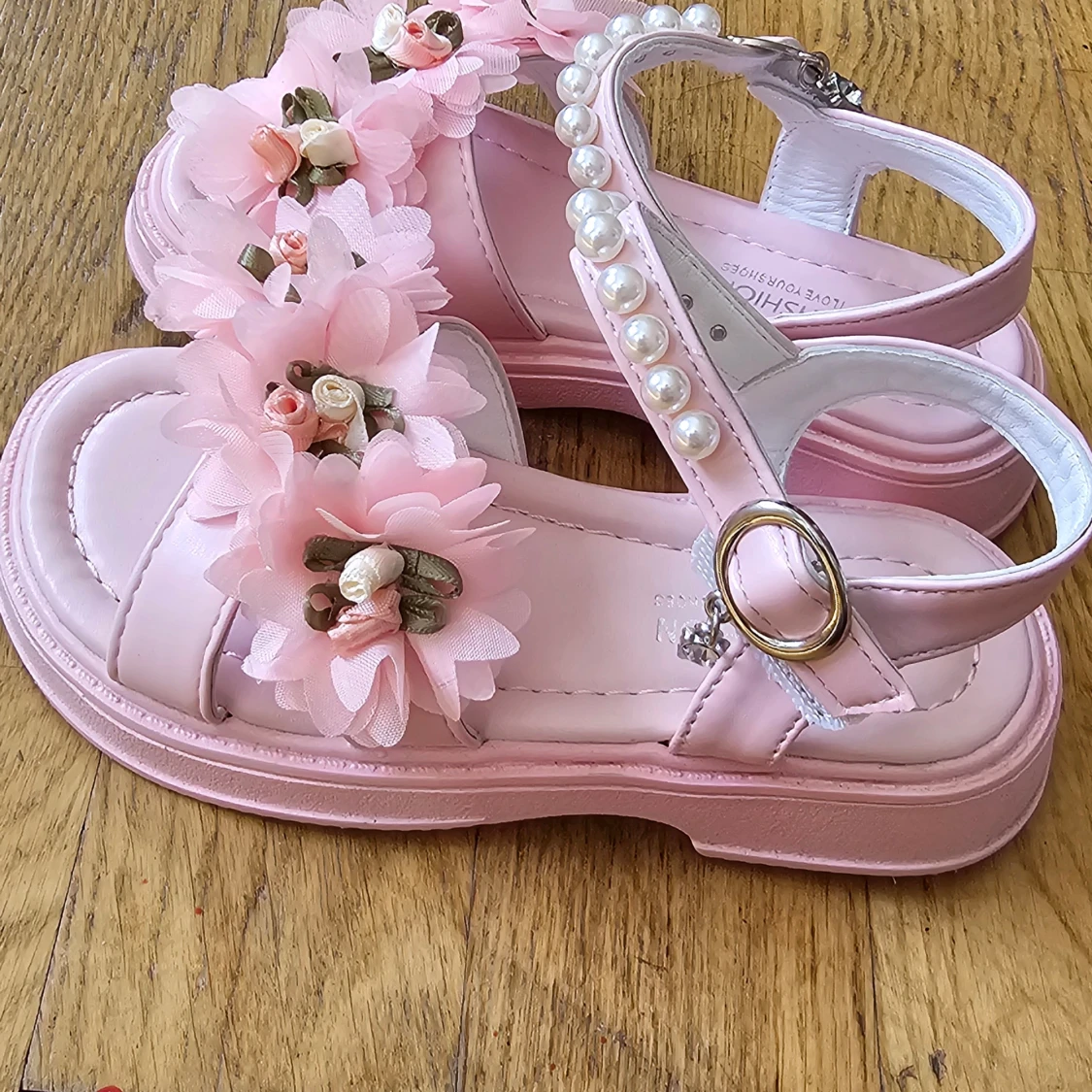 Sandaler i storlek 27