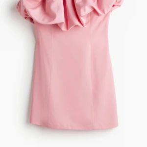 Rosa miniklänning  - Jätte gullig klänning som aldrig andvänds💕köparen står för frakten!