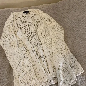 Cardigan  - Stickad cardigan från Bondelid. Storlek: M men passar även storlek S 🤍