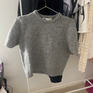 Zara topp - Snygg stickad tröja i super fin skick. 