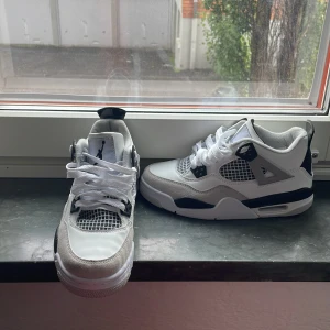 Jordan 4 military black - 10/10 skick har aldig använd osäker om dom är äkta men säljer dom för biligt