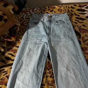 Högmidjade jeans - Bra skick skulle jag säga 