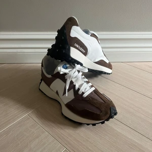 New Balance OANVÄNDA nypris 1450 - Oanvända. Storlek 38,5. Nypris 1450kr. 