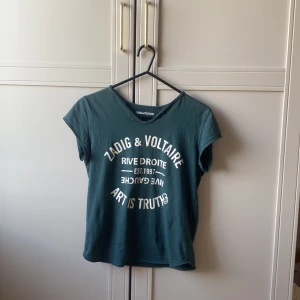 Zadig Tshirt - Jätte bra skick!! Storlek står ej men uppskattar XS/S🩷🩷 Nypris: Runt 1000kr🩷