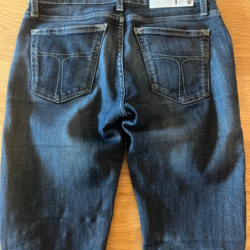 Hej! Vi säljer nu dessa tiger of sweden jeans |  i storlek 29/32 | skick 9/10 så ingen form av defekter |  sitter slim i modellen | Som säljs nu för endast 299kr!⭐️ vid mer funderingar så hör av er🙌🤩. Jeans & Byxor.